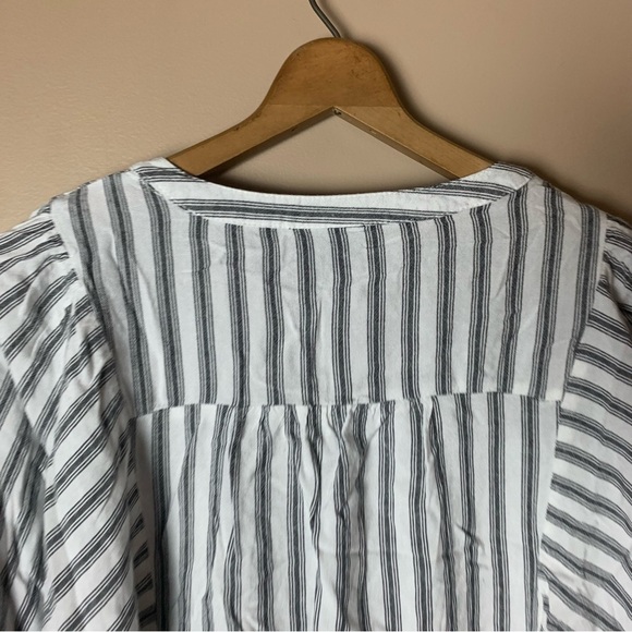Women's Preppy Casual White & Gray Striped Button Down Tie 3/4 Sleeve Top - Picture 8 of 9